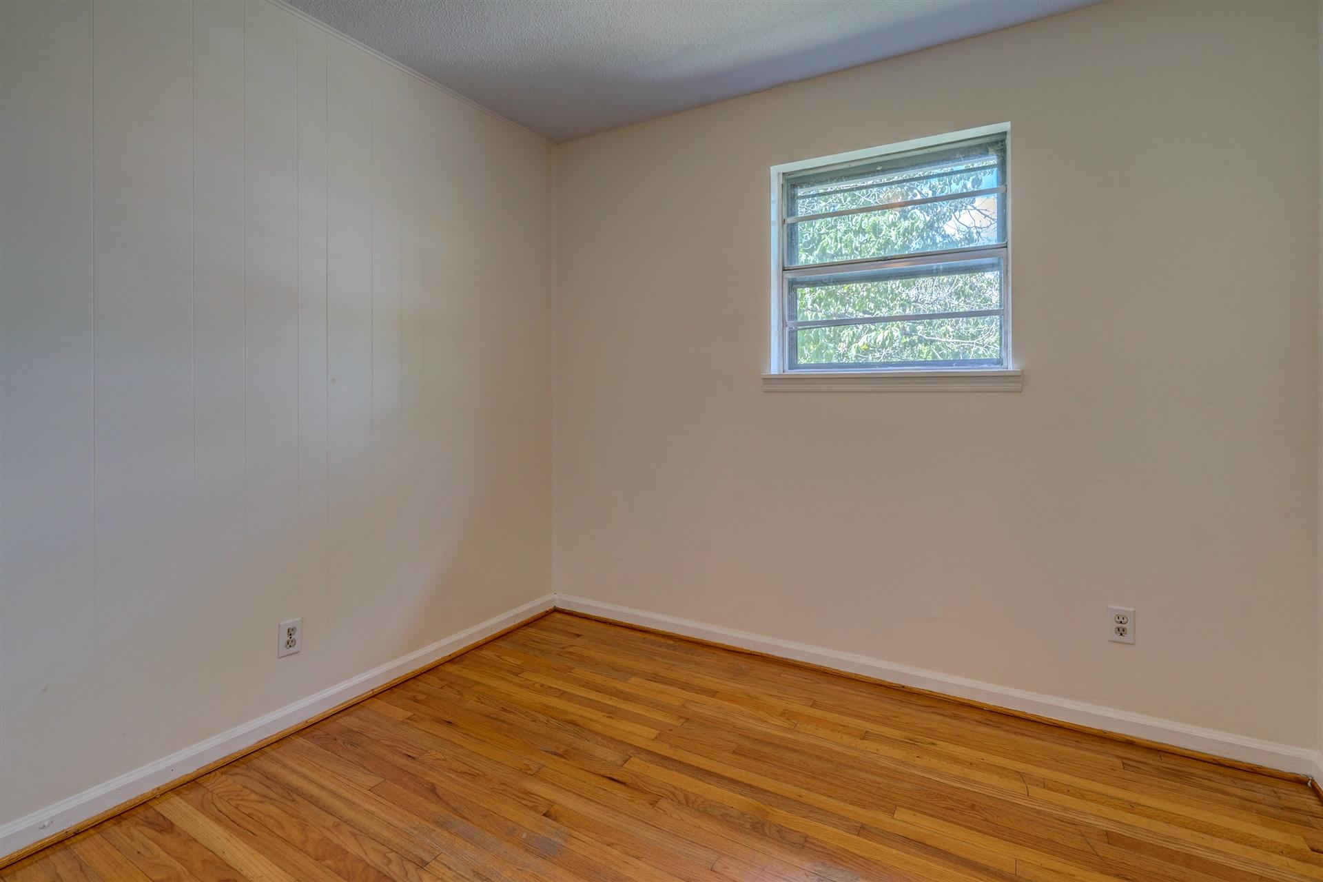 5607 Daytona Road Roanoke, VA 24019 - Photo 9 of 19 09-DSC00226_27_28_29_30