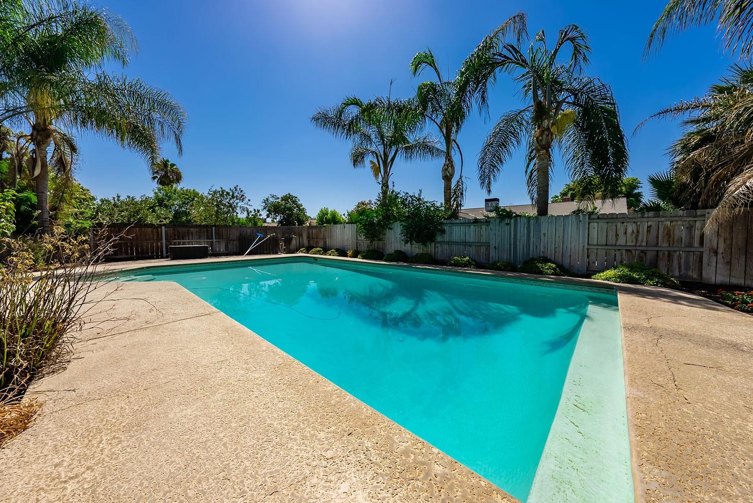 653 Meadow Lane Lemoore, CA 93245 - Photo 25 of 43 a view of a backyard