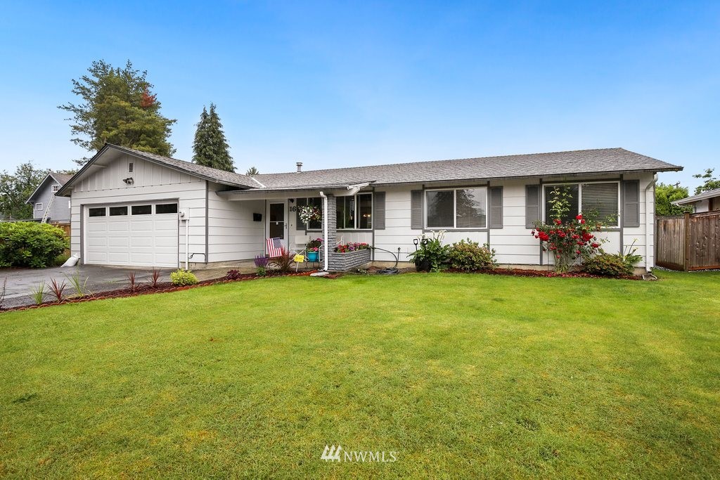 16 R Place Northeast Auburn, WA 98002 - Photo 2 of 12 a front view of house with yard and outdoor seating
