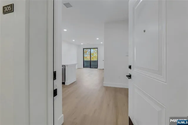 $2,300 | 255 Ridge Road, Unit 205, Lyndhurst, NJ 07071