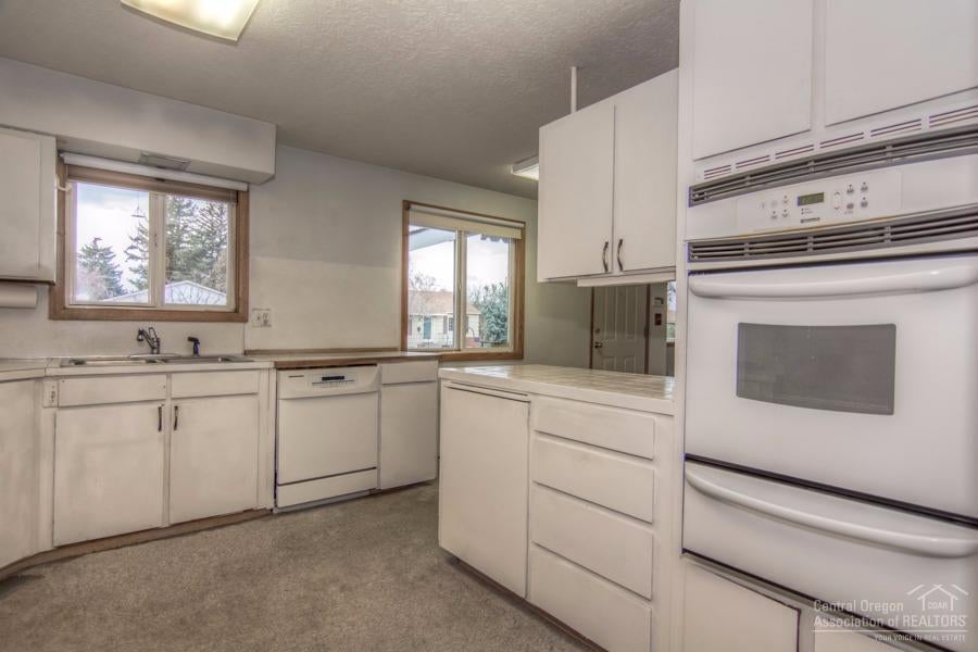 1046 Southwest 13th Street Redmond, OR 97756 - Photo 6 of 25 Gallery Image 6