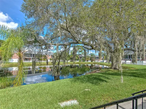 a view of yard with tree