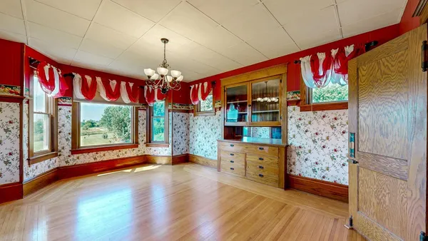 $425,000 | 13331 40th Street Southeast, Eyota, MN 55934