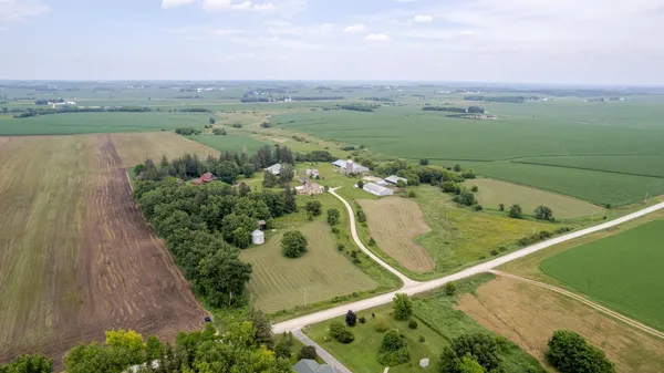 $425,000 | 13331 40th Street Southeast, Eyota, MN 55934