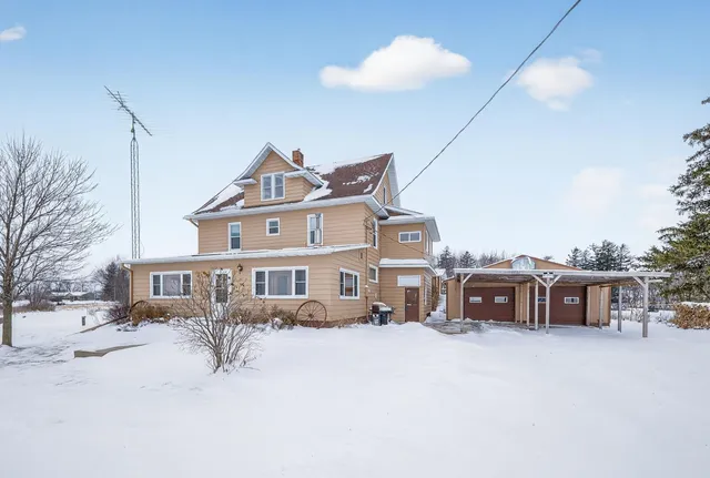 $425,000 | 13331 40th Street Southeast, Eyota, MN 55934