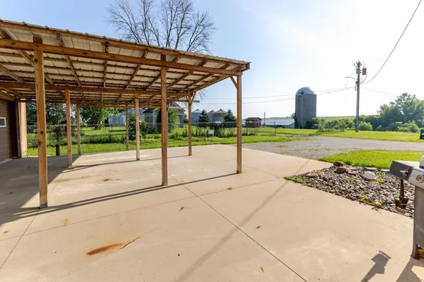 $425,000 | 13331 40th Street Southeast, Eyota, MN 55934