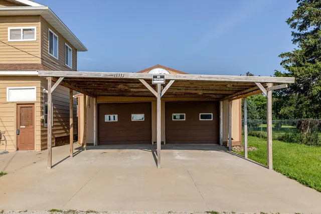 $425,000 | 13331 40th Street Southeast, Eyota, MN 55934