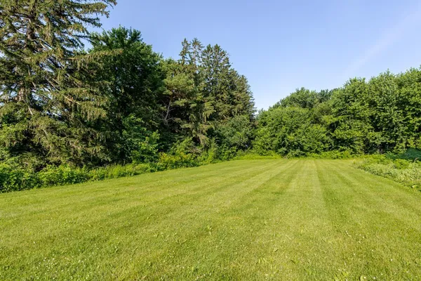 $425,000 | 13331 40th Street Southeast, Eyota, MN 55934