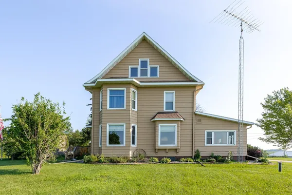 $425,000 | 13331 40th Street Southeast, Eyota, MN 55934