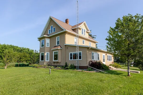 $425,000 | 13331 40th Street Southeast, Eyota, MN 55934