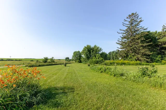 $425,000 | 13331 40th Street Southeast, Eyota, MN 55934