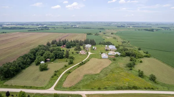 $425,000 | 13331 40th Street Southeast, Eyota, MN 55934