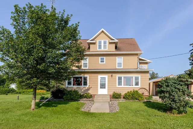 $425,000 | 13331 40th Street Southeast, Eyota, MN 55934