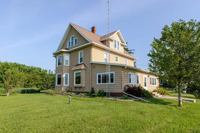 $425,000 | 13331 40th Street Southeast, Eyota, MN 55934