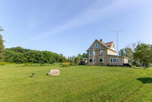 $425,000 | 13331 40th Street Southeast, Eyota, MN 55934