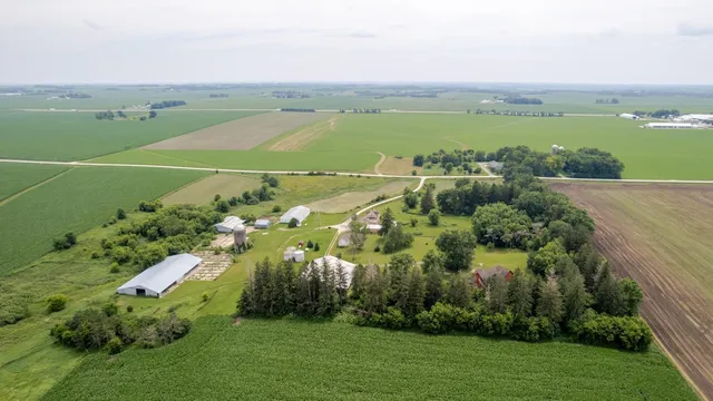 $425,000 | 13331 40th Street Southeast, Eyota, MN 55934