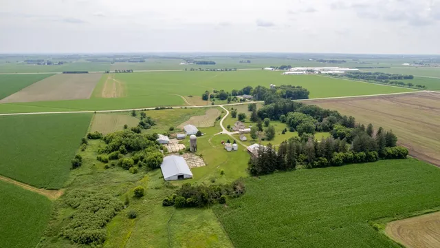 $425,000 | 13331 40th Street Southeast, Eyota, MN 55934