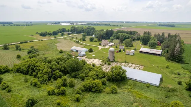 $425,000 | 13331 40th Street Southeast, Eyota, MN 55934