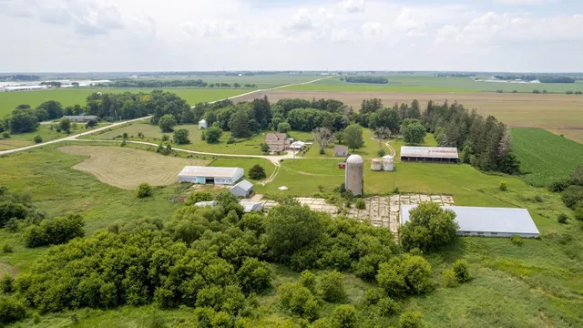 $425,000 | 13331 40th Street Southeast, Eyota, MN 55934