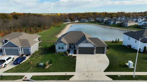 $525,000 | 11827 North Manning Avenue, Kansas City, MO 64157