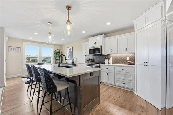 $525,000 | 11827 North Manning Avenue, Kansas City, MO 64157