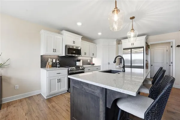 $525,000 | 11827 North Manning Avenue, Kansas City, MO 64157