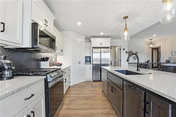 $525,000 | 11827 North Manning Avenue, Kansas City, MO 64157