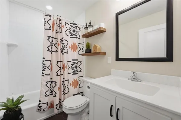 $525,000 | 11827 North Manning Avenue, Kansas City, MO 64157