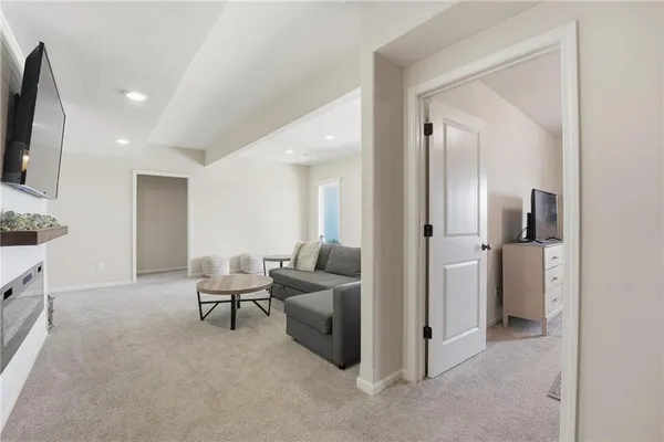 $525,000 | 11827 North Manning Avenue, Kansas City, MO 64157