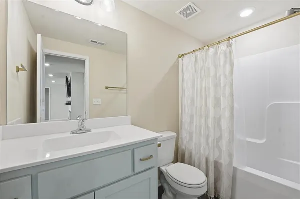 $525,000 | 11827 North Manning Avenue, Kansas City, MO 64157