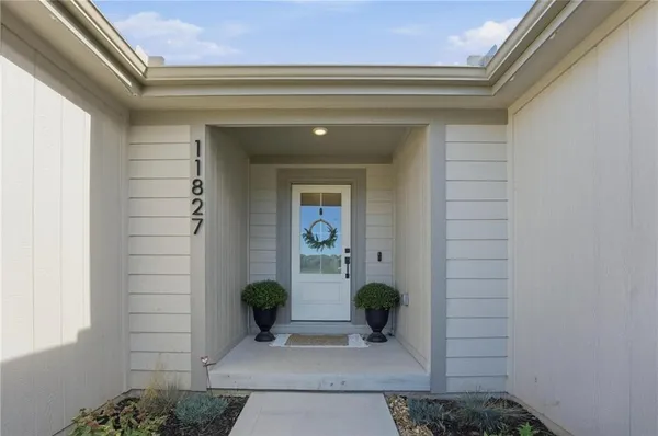 $525,000 | 11827 North Manning Avenue, Kansas City, MO 64157