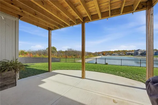 $525,000 | 11827 North Manning Avenue, Kansas City, MO 64157