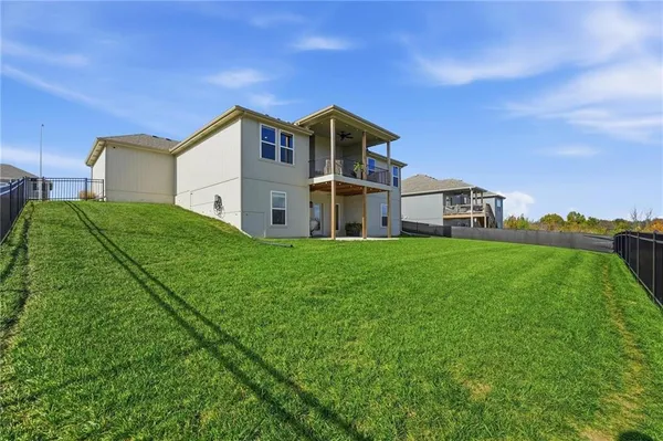 $525,000 | 11827 North Manning Avenue, Kansas City, MO 64157