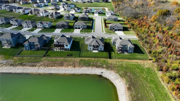 $525,000 | 11827 North Manning Avenue, Kansas City, MO 64157