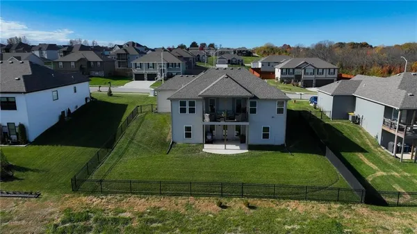 $525,000 | 11827 North Manning Avenue, Kansas City, MO 64157