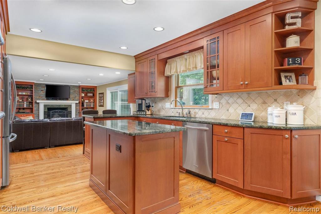 1663 Yale Court Rochester Hills, MI 48309 - Photo 12 of 40