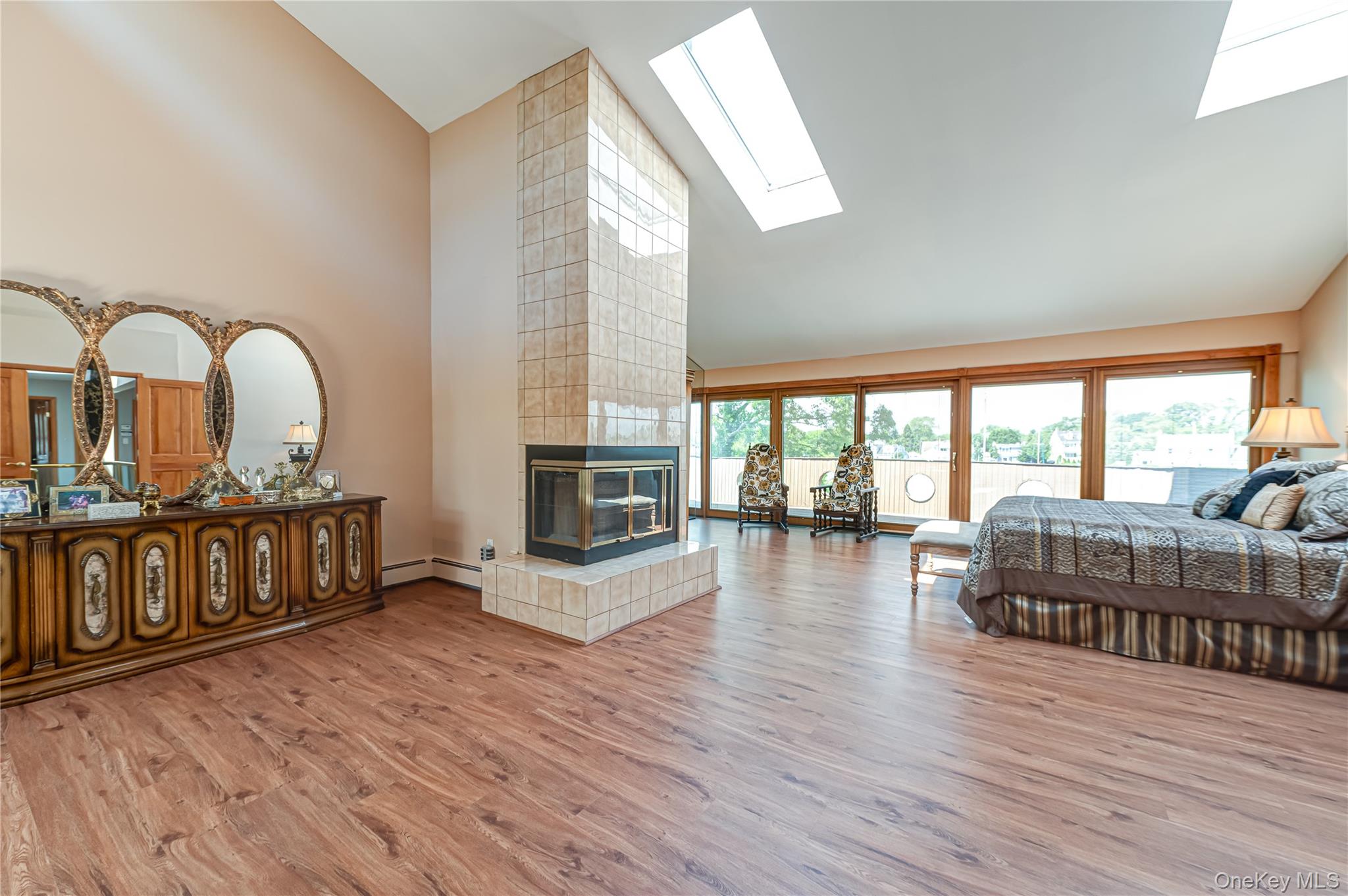 164 West Islip Road West Islip, NY 11795 - Photo 15 of 32