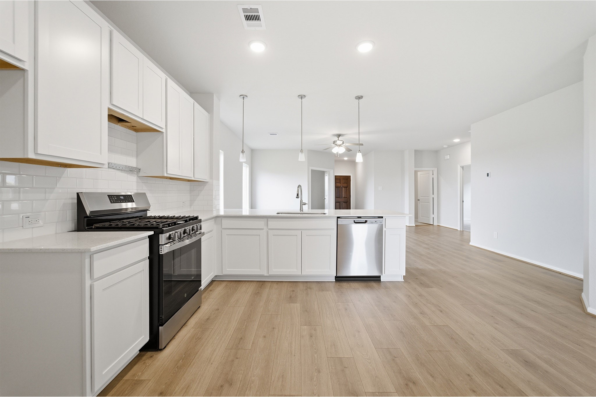 8023 Jasper Mdws Way Angleton, TX 77515 - Photo 11 of 24