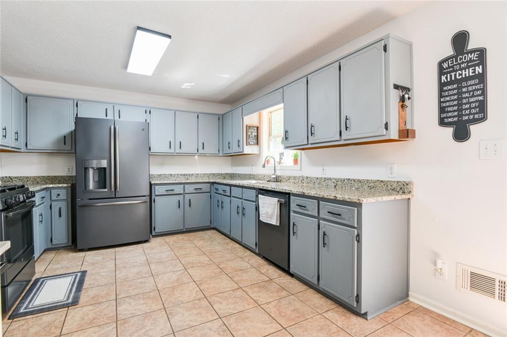 1042 Birdseye View Locust Grove, GA 30248 - Photo 13 of 48