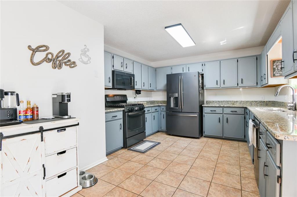 1042 Birdseye View Locust Grove, GA 30248 - Photo 14 of 48