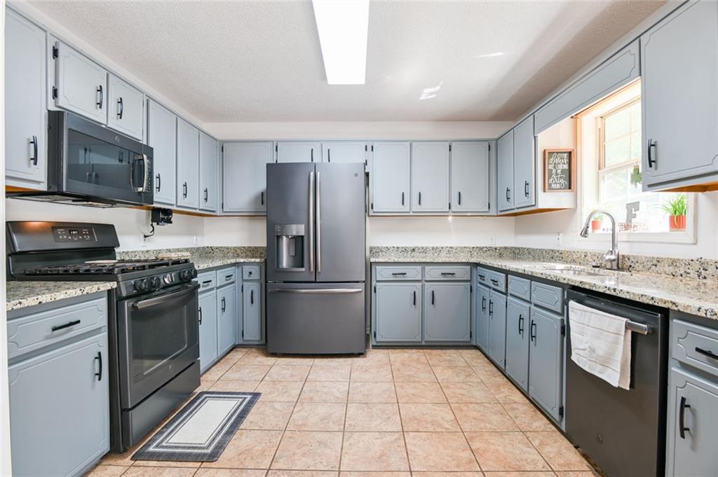 1042 Birdseye View Locust Grove, GA 30248 - Photo 15 of 48