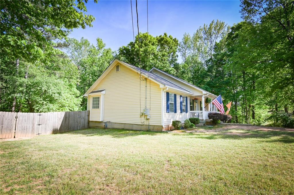 1042 Birdseye View Locust Grove, GA 30248 - Photo 5 of 48