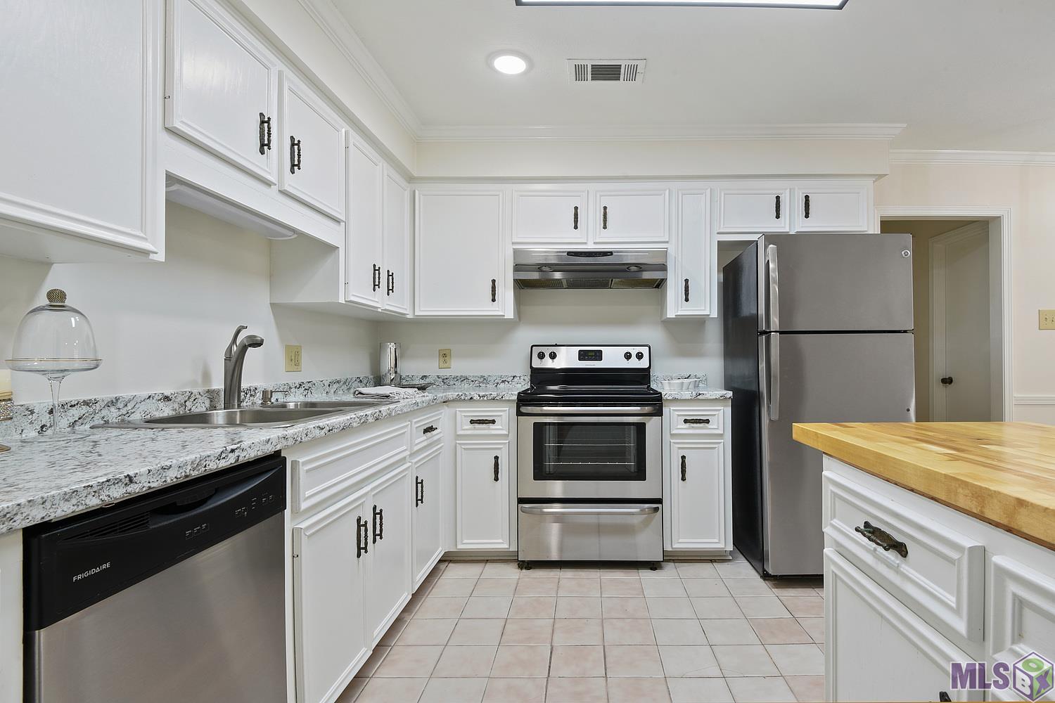 923 West Tom Stokes Court Baton Rouge, LA 70810 - Photo 3 of 18
