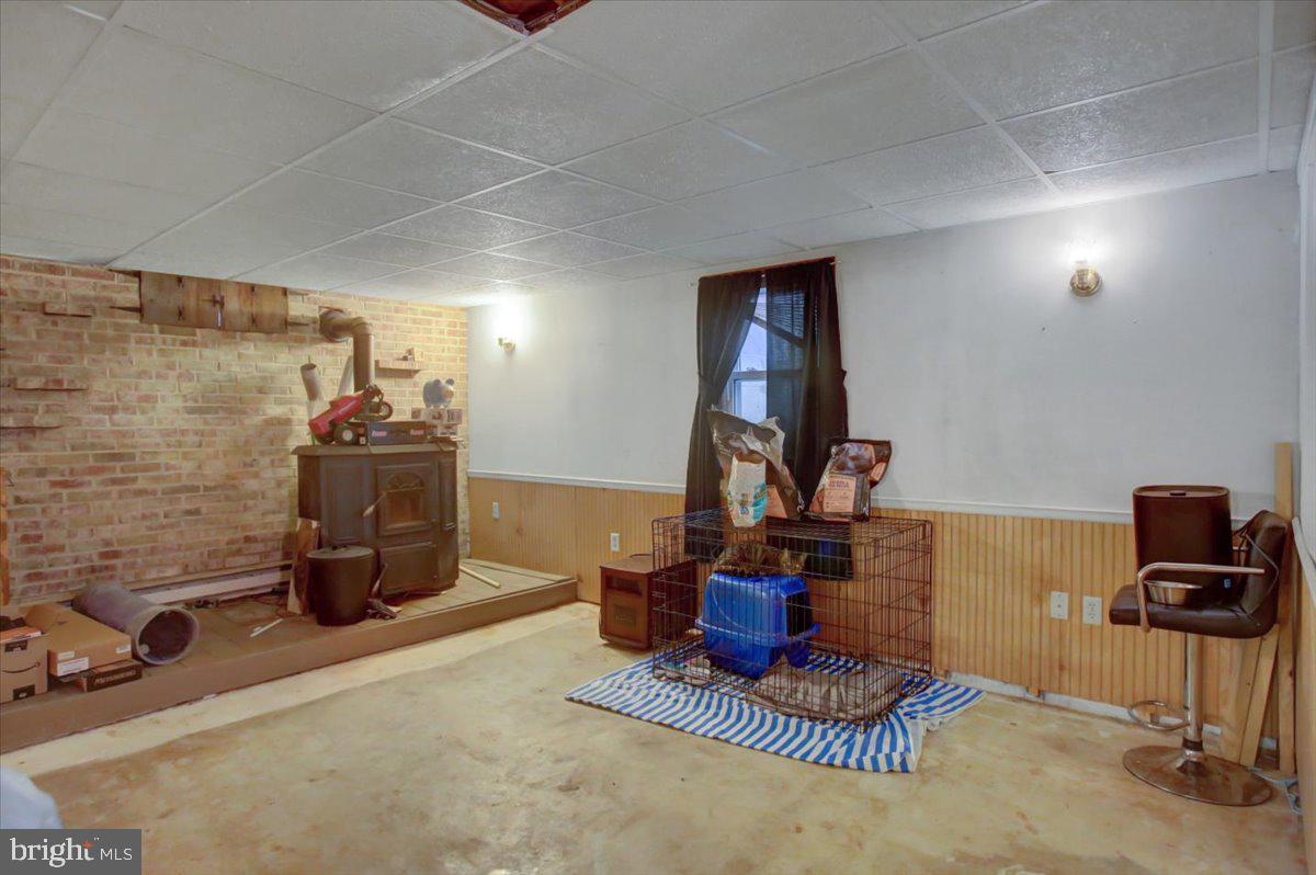 8582 Rice Road Shippensburg, PA 17257 - Photo 25 of 41 a living room with furniture