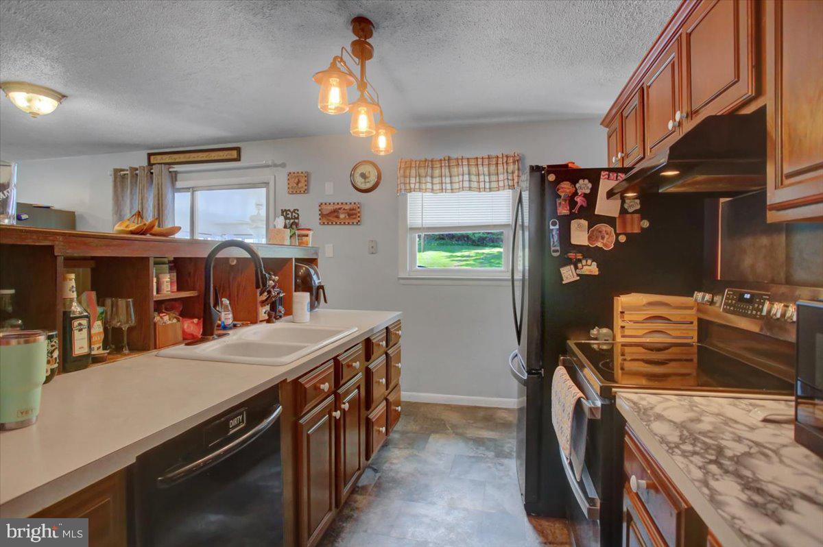 8582 Rice Road Shippensburg, PA 17257 - Photo 36 of 41 a kitchen with stainless steel appliances granite countertop a stove and a dining table