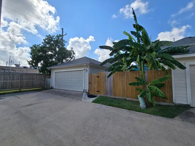 $220,000 | 6106 Elton Knolls Street, Katy, TX 77449