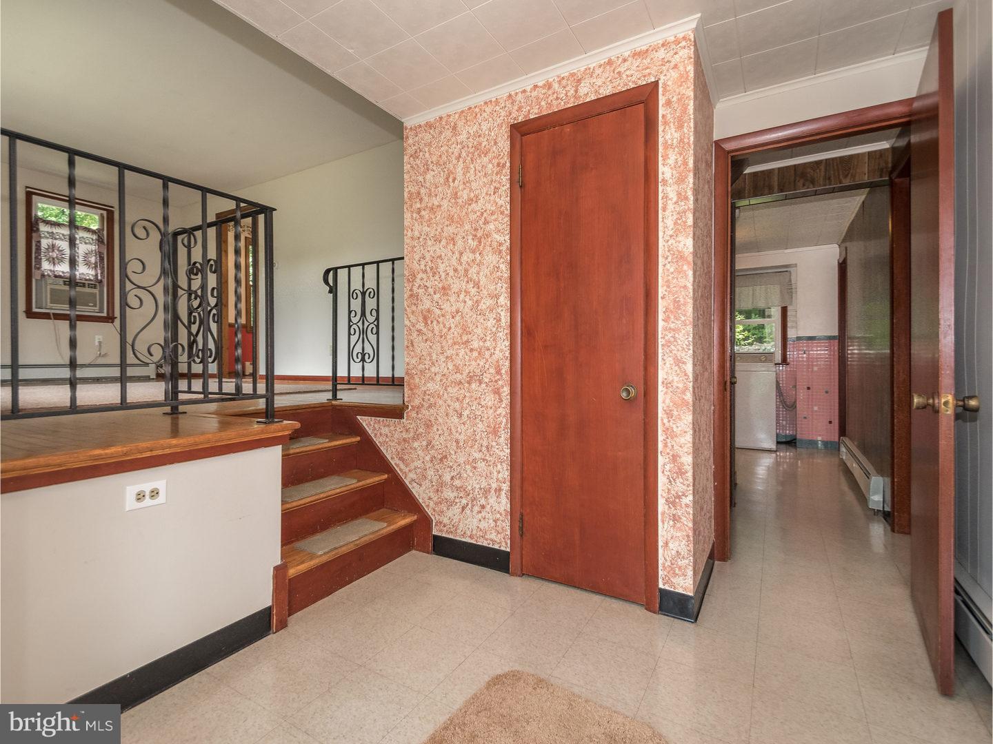 452 Erb Road Perkiomenville, PA 18074 - Photo 4 of 24 Foyer