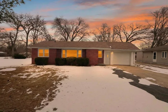 $149,900 | 28 Liberty Boulevard, Machesney Park, IL 61115