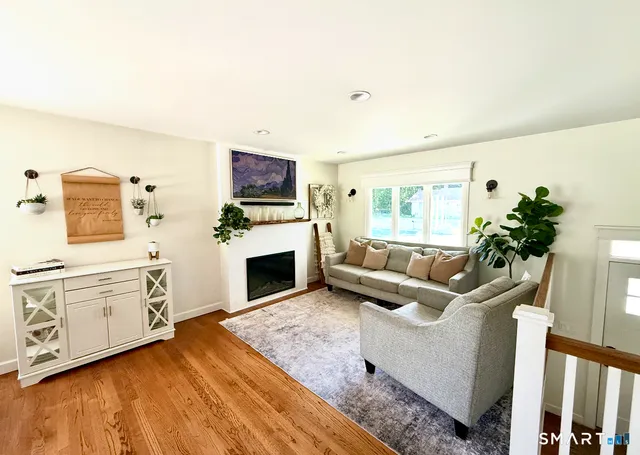 $424,900 | 154 Glenwood Terrace, Middletown, CT 06457