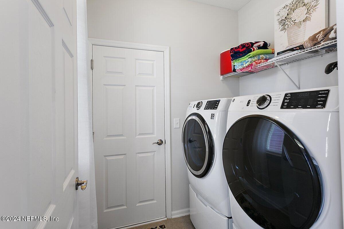 14720 Trellis Street Jacksonville, FL 32258 - Photo 4 of 21 a utility room with dryer and washer